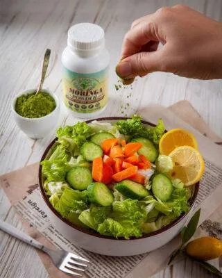 پودر خالص مورینگا یک سوپر فود طبیعی برای محافظت از بدن
